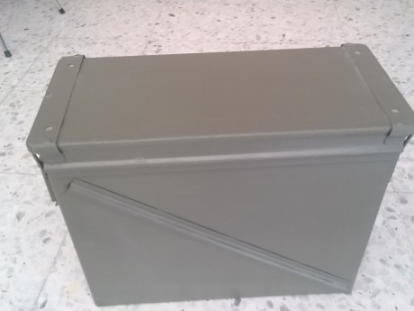 Hola a todos:
Vendo las siguientes cajas metálicas para munición u otros usos:
Caja "Fiochi" 30