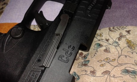 Vendo Walther PPQ m2 del 22lr, nueva, nueva, nueva. Todo maletín, herramientas, alivia percutor, libro 02