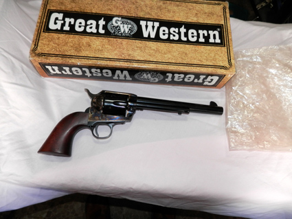 Hola, Vendo revolver Pietta, cañon 7 1/4 pulgadas, Calibre 44/40, Nuevo sin estrenar (de la tienda a la 02