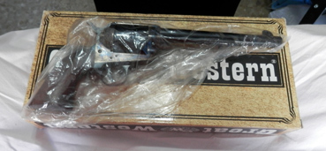 Hola, Vendo revolver Pietta, cañon 7 1/4 pulgadas, Calibre 44/40, Nuevo sin estrenar (de la tienda a la 00
