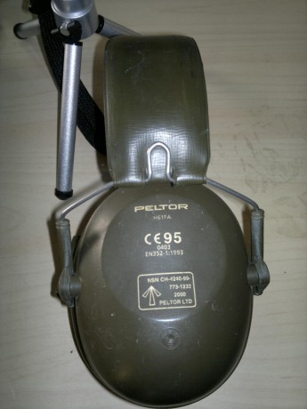 Buenas tardes:

Se vende lote compuesto por:
-Telescopio de 20x50, con graduación de dioptrías.
- Trípode.
- 00
