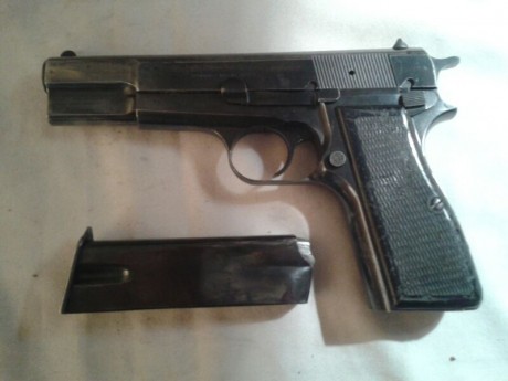 Vendo FN HP 35 del calibre 9mm, un trozo de nuestra historia ya que perteneció a uno de los dirigentes 01