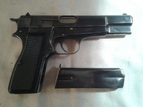 Vendo FN HP 35 del calibre 9mm, un trozo de nuestra historia ya que perteneció a uno de los dirigentes 00