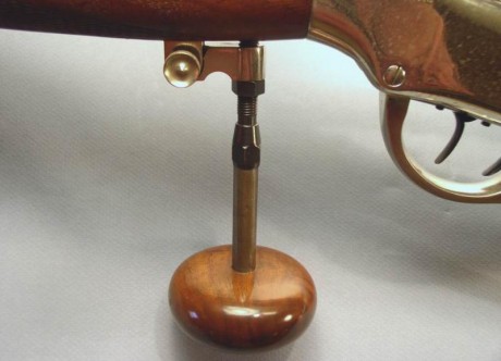 Hola compañeros,

Busco una seta/champiñón y una rabera/cantonera para réplica rifle histórico.

Del estilo 01
