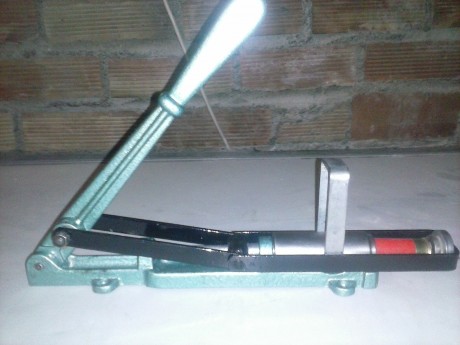 Vendo esta maquina antigua, calibre 12, desempistona, recalibra, y empistona. Funciona perfectamente, 01