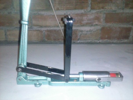 Vendo esta maquina antigua, calibre 12, desempistona, recalibra, y empistona. Funciona perfectamente, 00