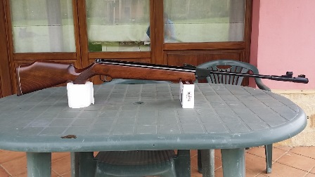 Vendo esta Webley Patriot 5.5 en buen estado tanto de metal como de madera. Tornillos de culata nuevos. 01