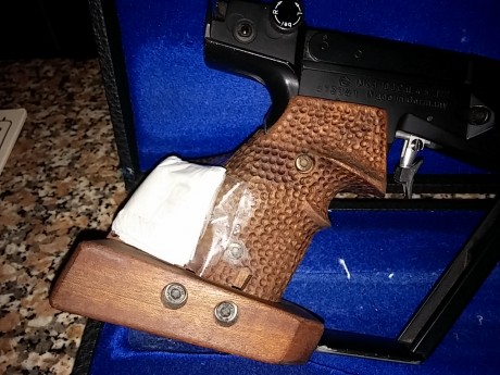 Hola foristas buenos dias, soy sinai y estoy interesado en una pistola de aire Feinwerkbau mod.100,si 150