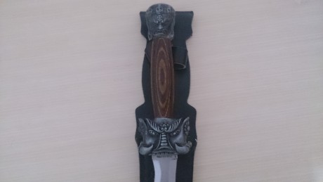 -VENDO CUCHILLO MARTO PHROBIS , ESTA VALORADO EN 95EU APROX , NO SE A USADO, LO DEJO EN 40EU.


-POR OTRO 01