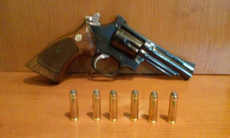 Hola muy buenas pistoleros,vendo precioso revolver sin apenas uso,es un llama comanche 3 de 4 pulgadas..dispara 00