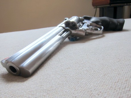 Busco revólver S&W  686 cañón de 6" en 357 mag / 38 spl
que este bien cuidado.
Saludos 51