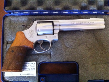 .........VENDIDO........

Vendo en nombre de un buen amigo, su Smith & Wesson 686 Target Champion, 02
