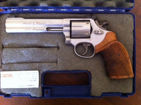 .........VENDIDO........

Vendo en nombre de un buen amigo, su Smith & Wesson 686 Target Champion, 01