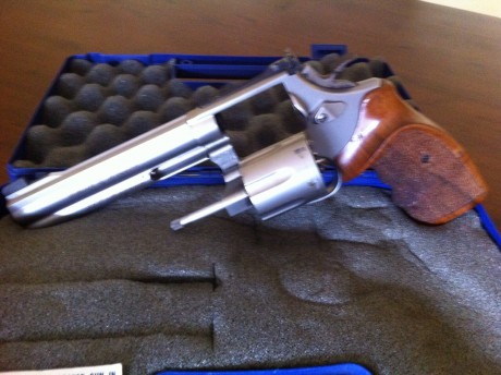 .........VENDIDO........

Vendo en nombre de un buen amigo, su Smith & Wesson 686 Target Champion, 00