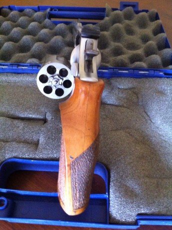 .........VENDIDO........

Vendo en nombre de un buen amigo, su Smith & Wesson 686 Target Champion, 12