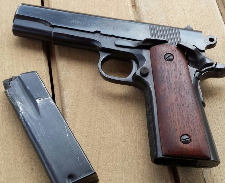 Vendo pistola modelo 1911 NP 30 calibre 45 Acp+P 
con dos cargadores y dos juegos de cachas una de ellas 00