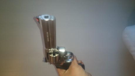 Busco revólver S&W  686 cañón de 6" en 357 mag / 38 spl
que este bien cuidado.
Saludos 60