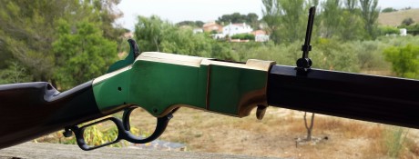 Vendo este magnifico rifle Henry 1860 Uberti, difícil de conseguir, en calibre 44/40  tan solo ha disparado 00