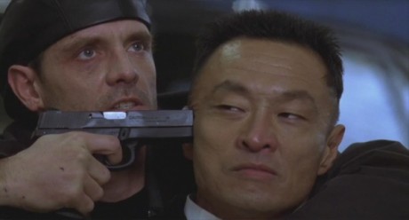 Compañeros,

En vista de las ganas de algunos (Elcafe, Wilcow, Vrakk, etc) por adivinar armas de películas 10