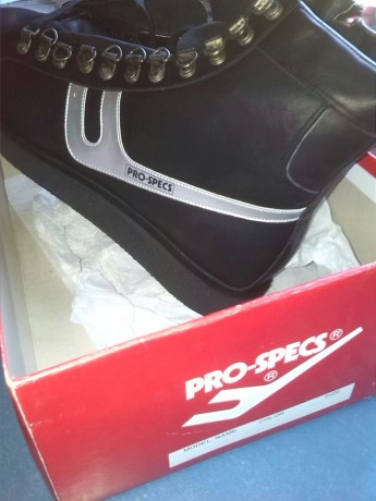 BUENAS VENDO BOTAS DE TIRO ARMA LARGA NUEVAS  Marca  ,,,PRO-SPECS,,,,,,,TALLA 44 ,,45

100 EUROS MAS ENVIO, 40