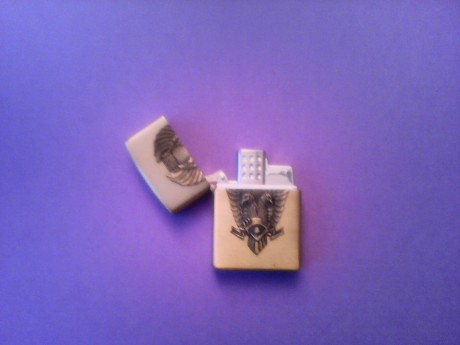 Vendo mechero de gas tipo Zippo
Antiviento
Mechero original Zippo
45€ gastos de envió incluidos 01