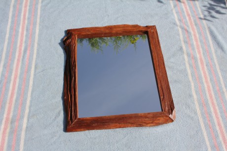 Espejo antiguo madera tailandesa


Medidas 70cm x 80cm

El espejo esta impecable y presenta un reflejo 02