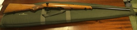 Carabina en perfecto estado CAL 22. Dispone de cargador de 5 disparos. sistema de mira de librillos muy 02