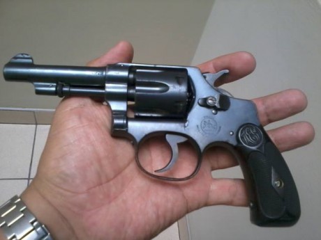  Estimados amigos:
Quisiera que me ayudaran con algunos datos de esta arma que perteneció a un tío mio 01