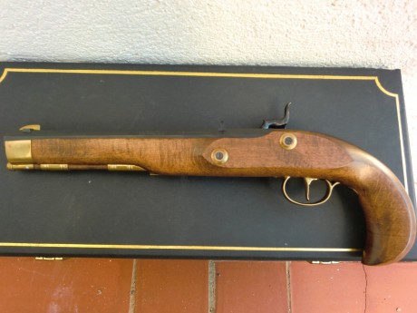 En venta pistola nueva (sin estrenar) Ardesa Traditions, modelo kentucky cal. 45, con su caja de exposición. 10