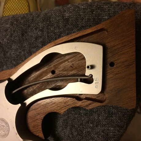 Vendo unas cachas Nill Griffe anatómicas para revolver Smith & Wesson, tipo square butt, de talla 122