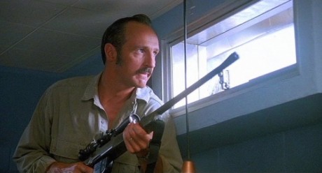 Compañeros,

En vista de las ganas de algunos (Elcafe, Wilcow, Vrakk, etc) por adivinar armas de películas 100