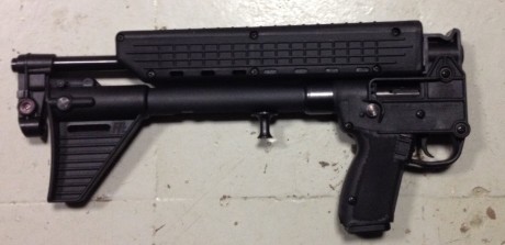 Buenas. Un amigo me ha dejado para vender una carabina Kel-Tec del 9Pb.

La carabina es plegable y totalmente 02