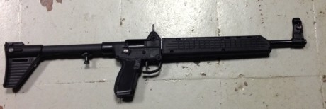 Buenas. Un amigo me ha dejado para vender una carabina Kel-Tec del 9Pb.

La carabina es plegable y totalmente 01