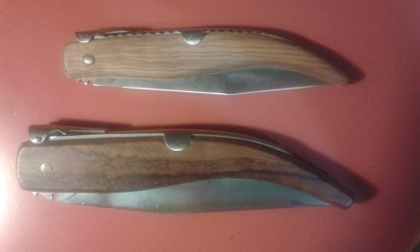 Vendo estas dos navajas Españolas. una comprada en Toledo y otra en Málaga. 6 muelles la pequeña 5 la 01