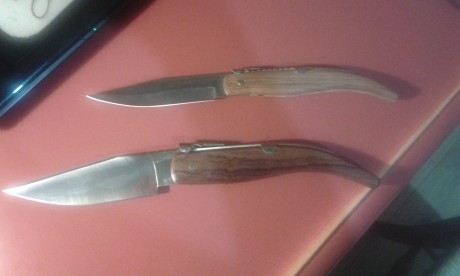 Vendo estas dos navajas Españolas. una comprada en Toledo y otra en Málaga. 6 muelles la pequeña 5 la 00