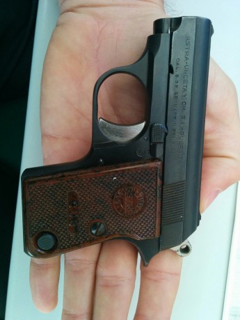 Vendo pistola Astra Cub del calibre 6,35 para guiar con Licencia Tipo A o B. El precio es 150 euros portes 02