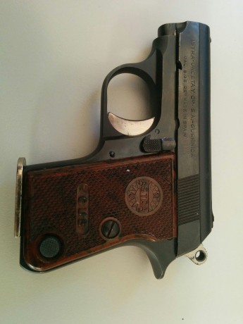 Vendo pistola Astra Cub del calibre 6,35 para guiar con Licencia Tipo A o B. El precio es 150 euros portes 00