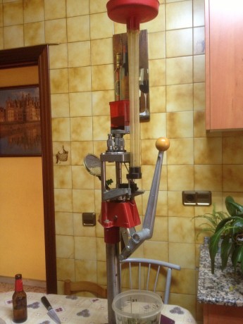 Vendo Prensa de Recarga completa de la marca Lee modelo Pro1000 en perfecto estado, con dosificador automatico 02