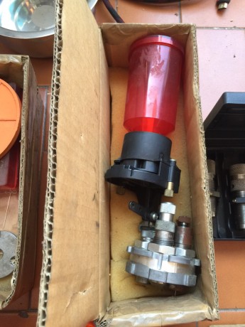 Vendo Prensa de Recarga completa de la marca Lee modelo Pro1000 en perfecto estado, con dosificador automatico 01