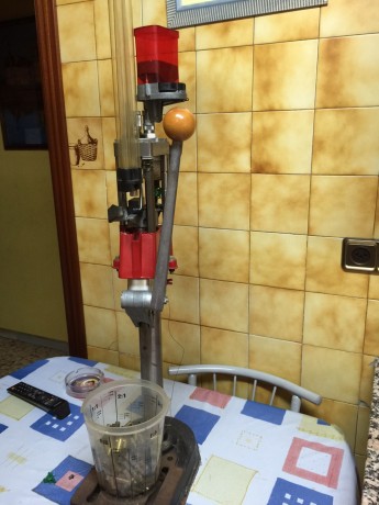 Vendo Prensa de Recarga completa de la marca Lee modelo Pro1000 en perfecto estado, con dosificador automatico 00