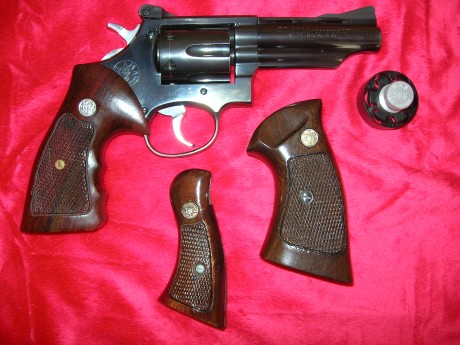 Vendo Revolver LLAMA modelo Comanche III de cuatro Pulgadas en calibre 357/38 guiado en F.
Lo entrego 00