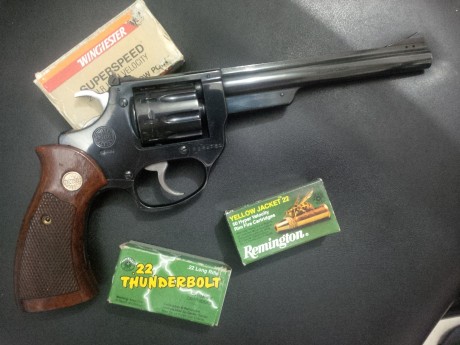 Hola.
Vendo este revólver Astra modelo CADIX en calibre 22 lr, guiado ya en F, por lo que no hace falta 22
