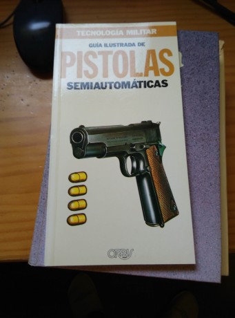 Vendo los siguientes libros:

Organización y Uniformes de la Artillería Española de la creación del Regimiento 80