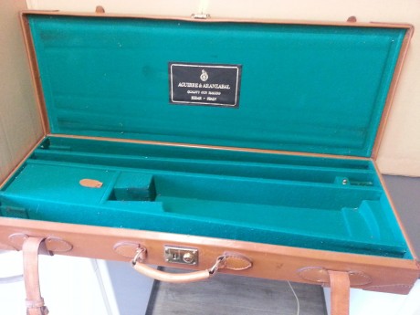 Vendo estuche para escopeta con 3 juegos de cañones, precio 450 euros 00