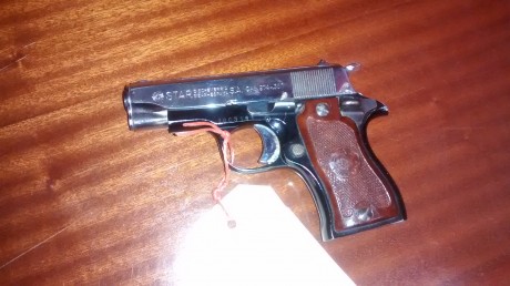 Hola.
Un compañero vende una star DK del calibre 9 mm corto (380). Tiene sus añitos pero muy, muy poco 01
