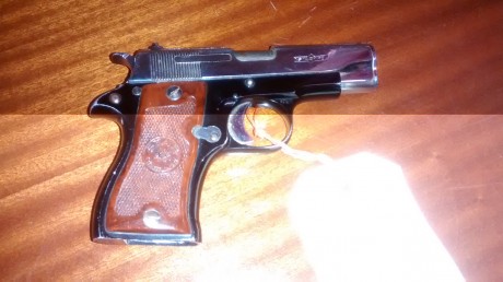 Hola.
Un compañero vende una star DK del calibre 9 mm corto (380). Tiene sus añitos pero muy, muy poco 00