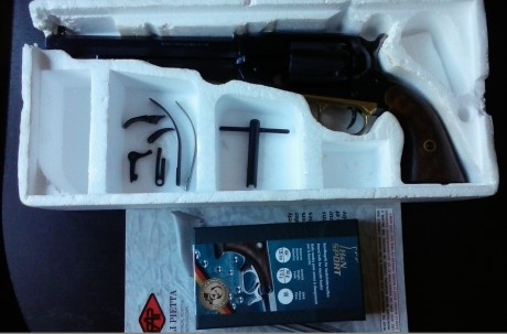Se vende revolver Remington New Model Army de Pietta, c. 44. Nuevo, sin estrenar, sólo lo he tenido de 02