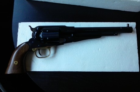 Se vende revolver Remington New Model Army de Pietta, c. 44. Nuevo, sin estrenar, sólo lo he tenido de 01