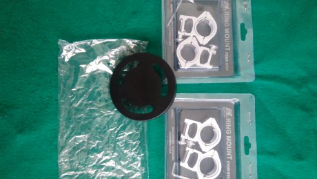 Pongo en venta lote de dos juegos de monturas medianas en aluminio plateadas de la marca Nc Star, regulables 01