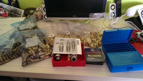 Hola buenas,  Vendo material de recarga del calibre .45 ACP
330 vainas (140 fiochi, 120 pmc, 70 tzz) sólo 00